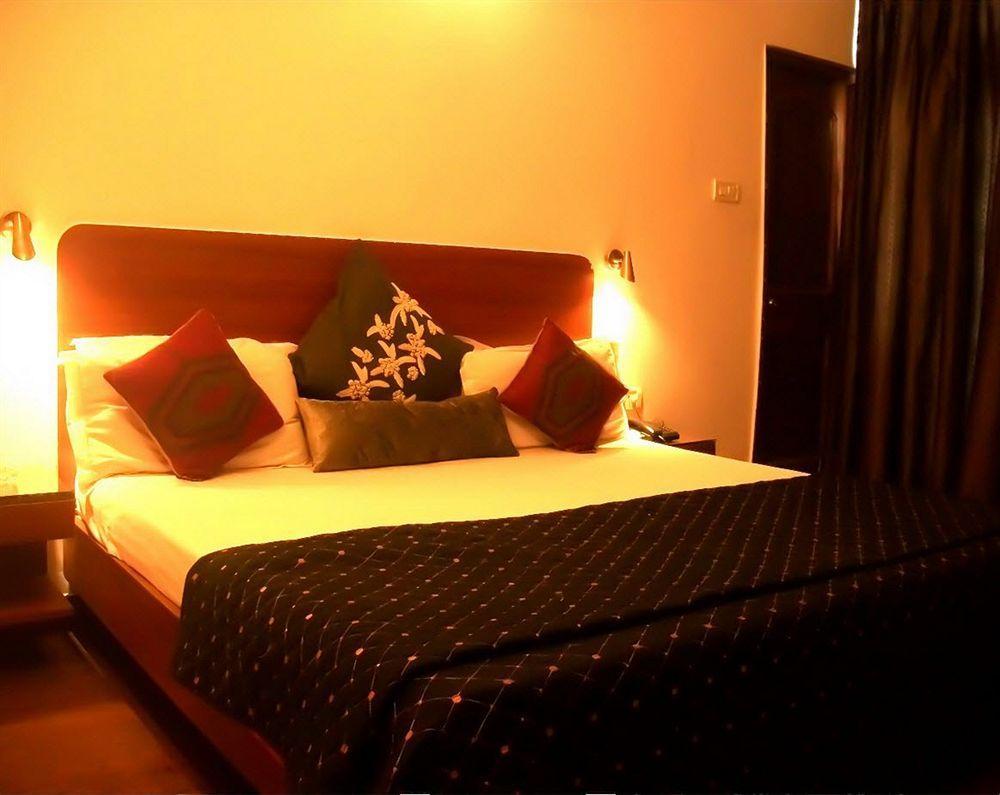 Fabhotel Prime Sarin Inn Heritage Varanasi Exterior photo