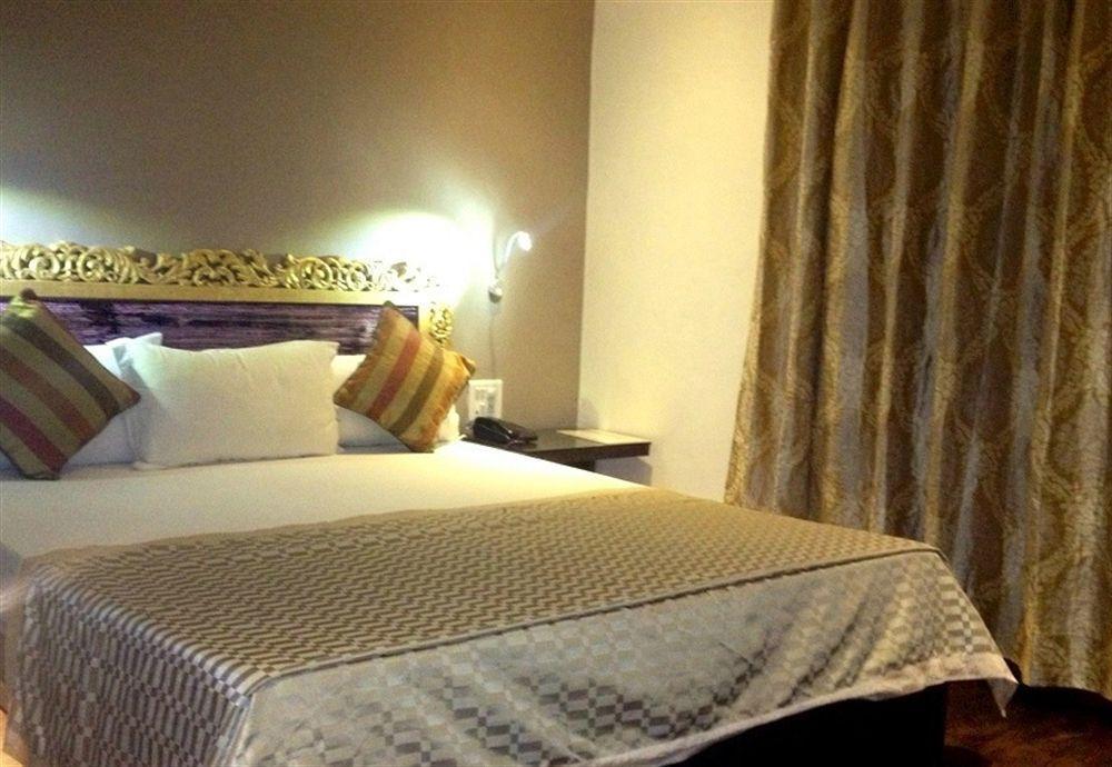 Fabhotel Prime Sarin Inn Heritage Varanasi Exterior photo