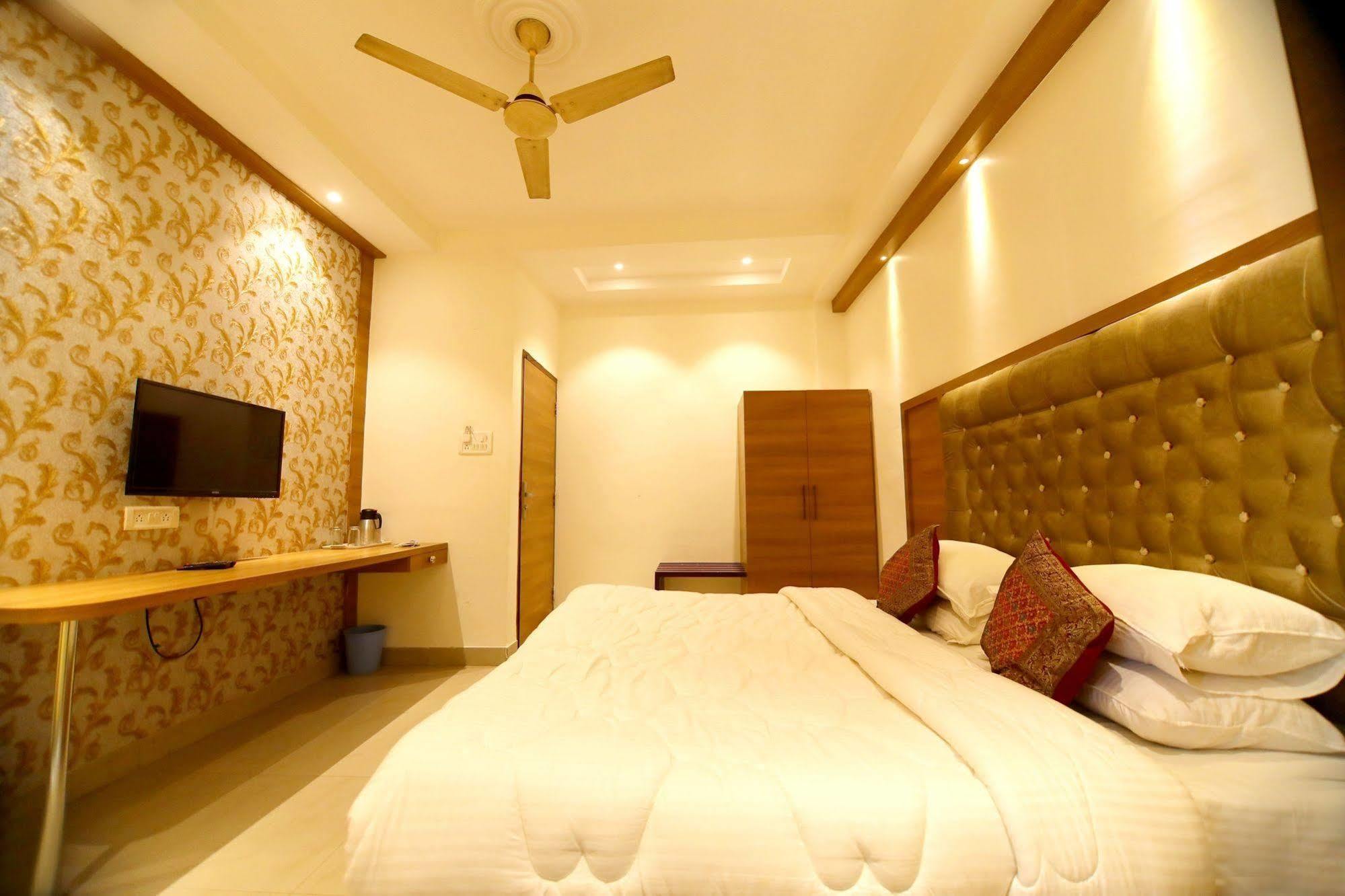 Fabhotel Prime Sarin Inn Heritage Varanasi Exterior photo