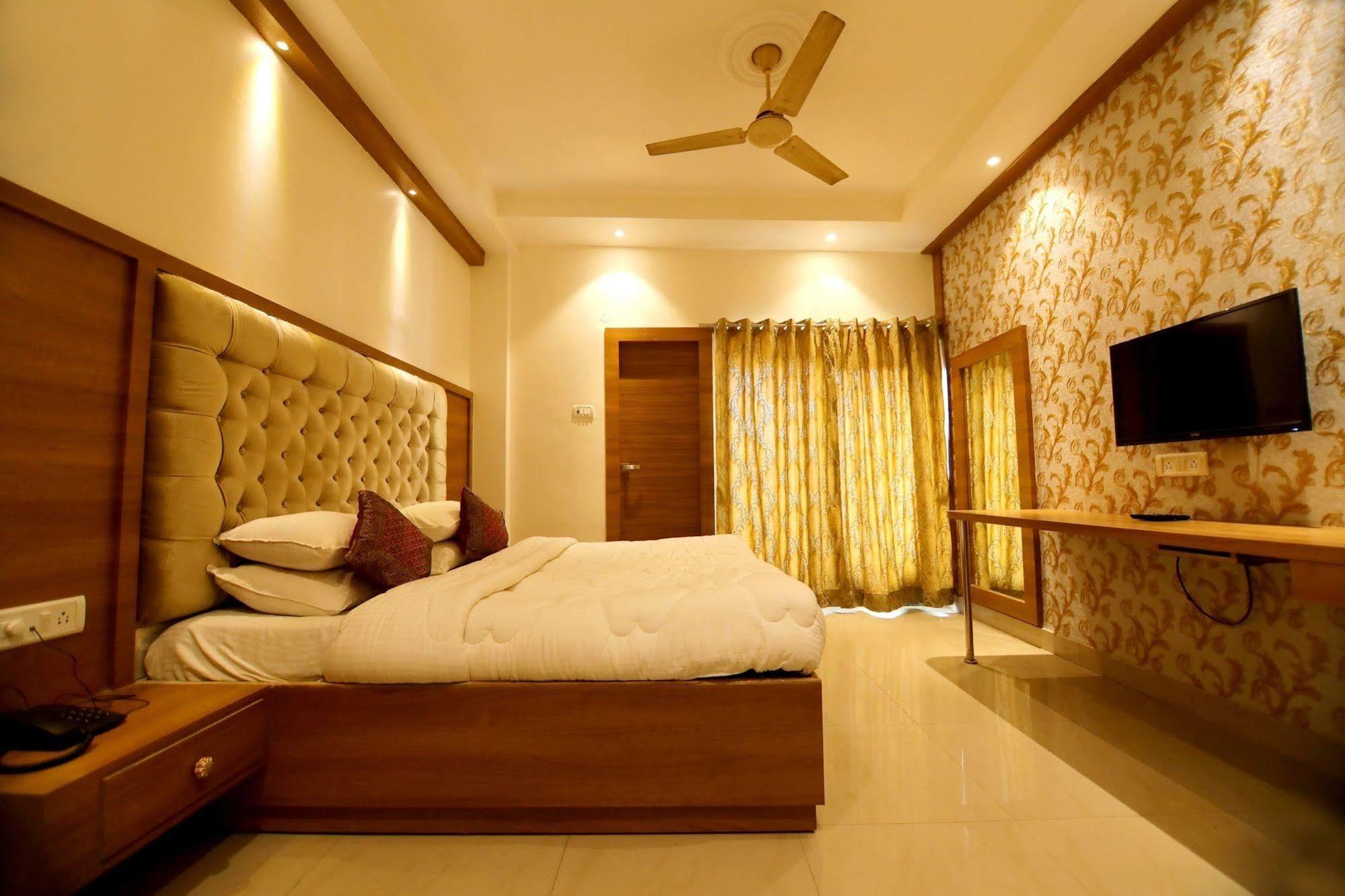 Fabhotel Prime Sarin Inn Heritage Varanasi Exterior photo