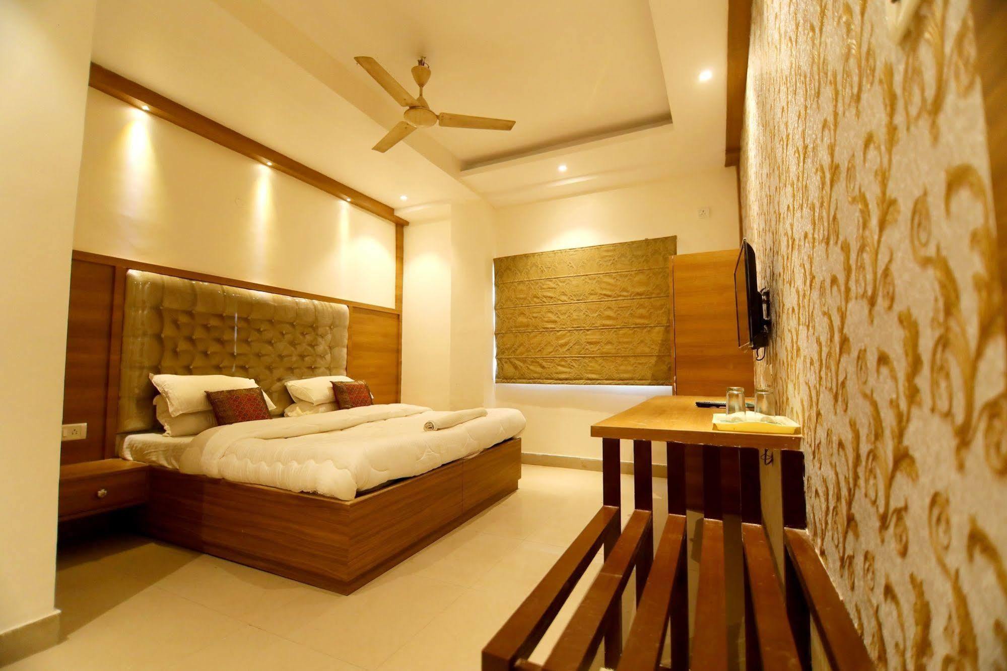 Fabhotel Prime Sarin Inn Heritage Varanasi Exterior photo