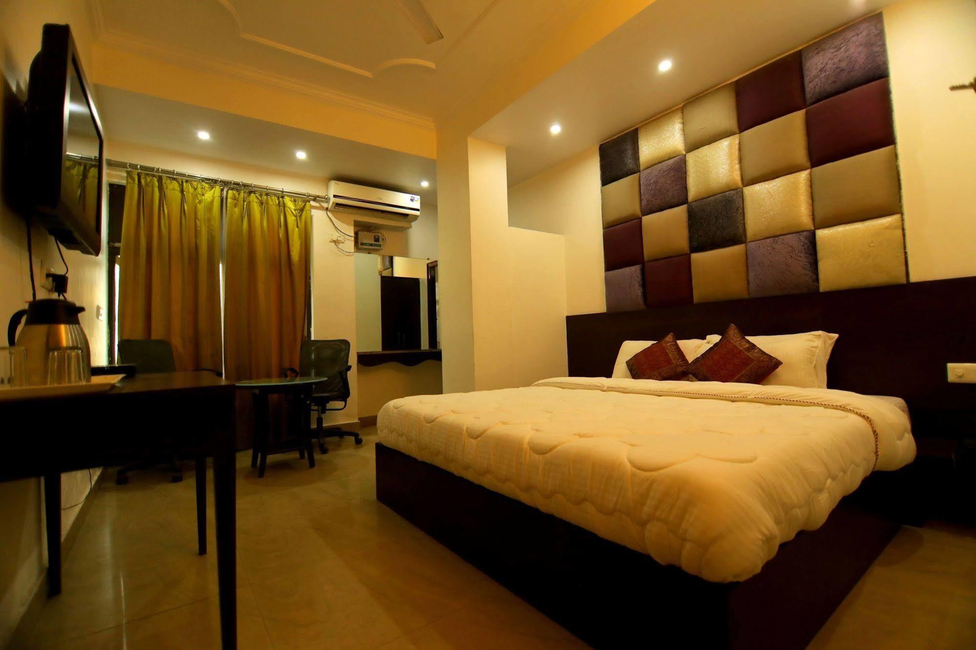Fabhotel Prime Sarin Inn Heritage Varanasi Exterior photo