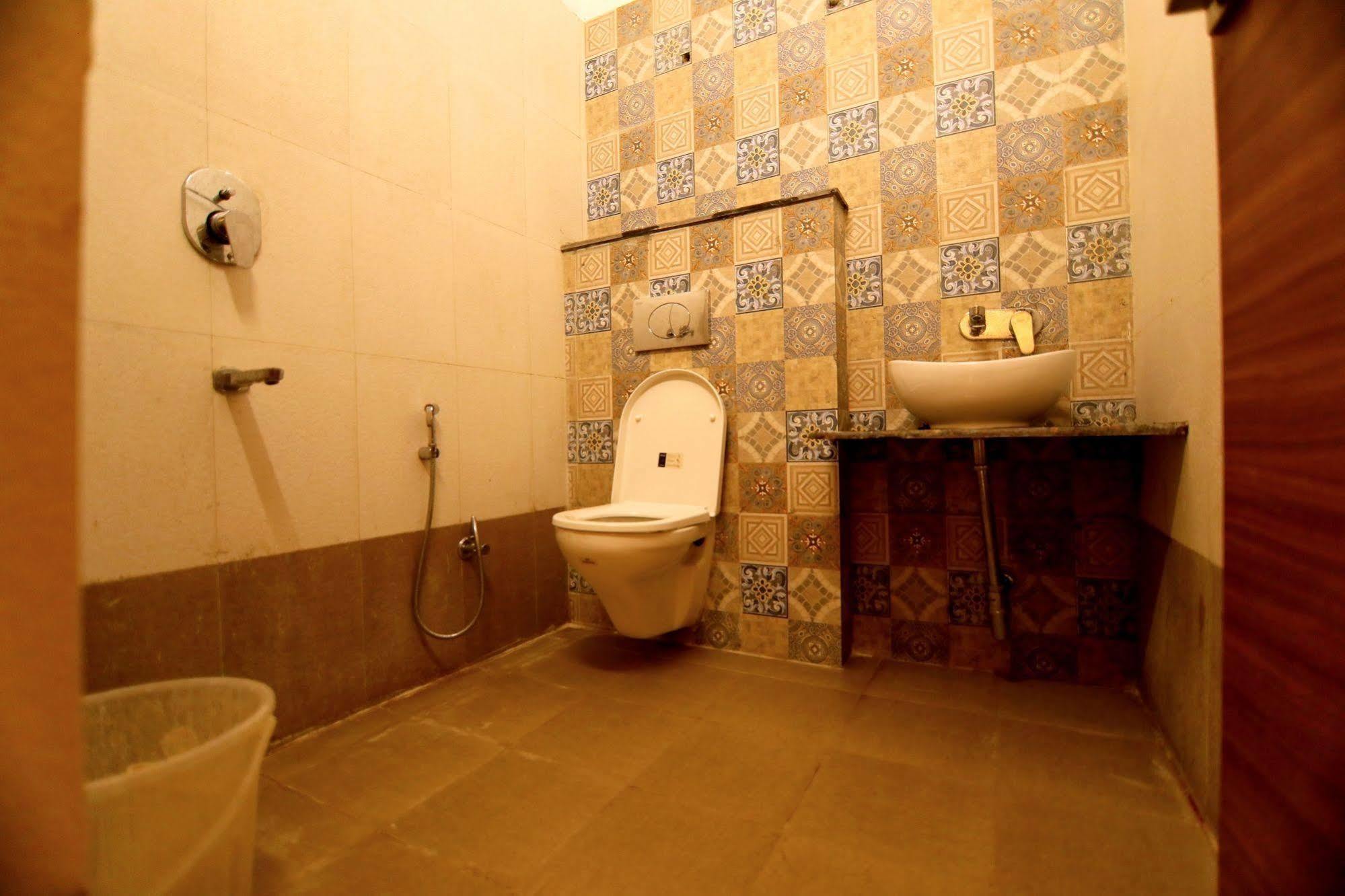 Fabhotel Prime Sarin Inn Heritage Varanasi Exterior photo